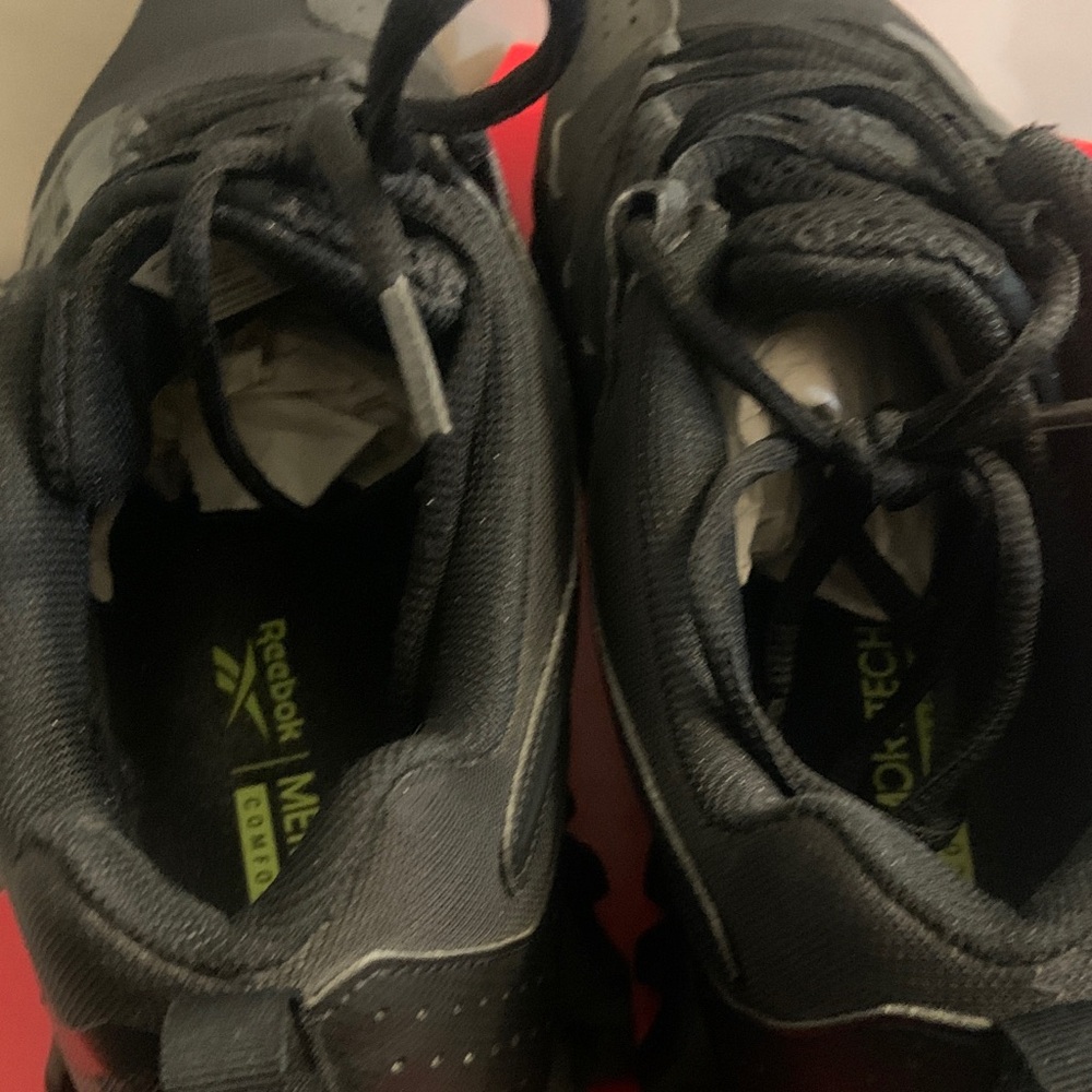 Reebok Men's All-Black Athletic Shoes - Picture 7 of 13